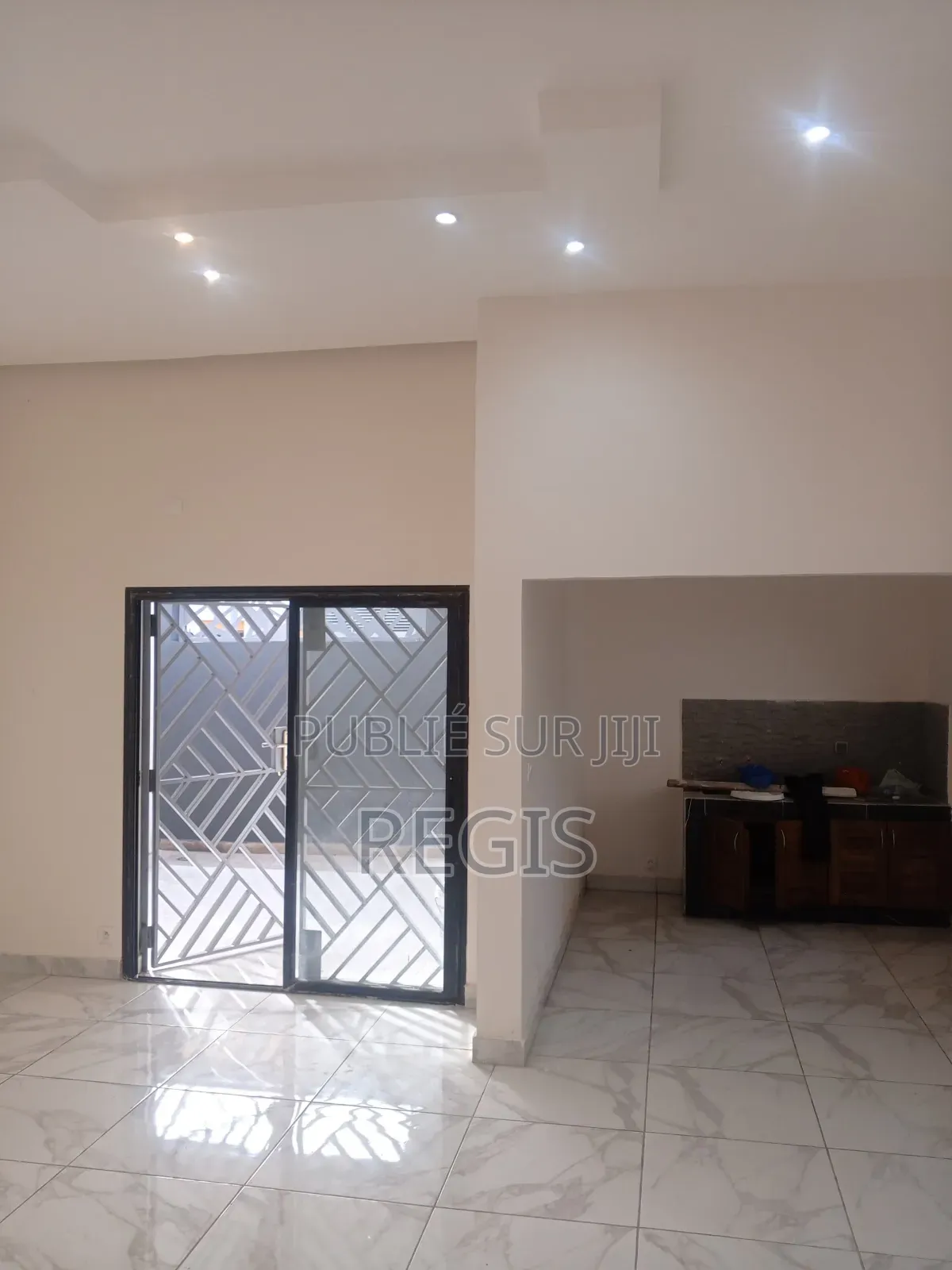 3chbre Villa dans Villa Basse, Cocody à Louer