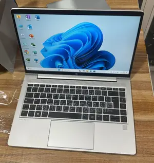 Ordinateur portable HP ProBook 440 G10 16GB Intel Core i5 SSD 512GB