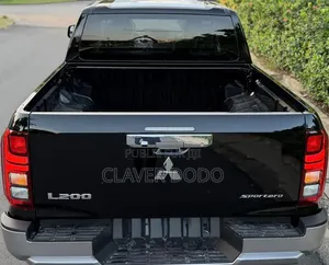 Nouveau Mitsubishi L200 2025 Noir