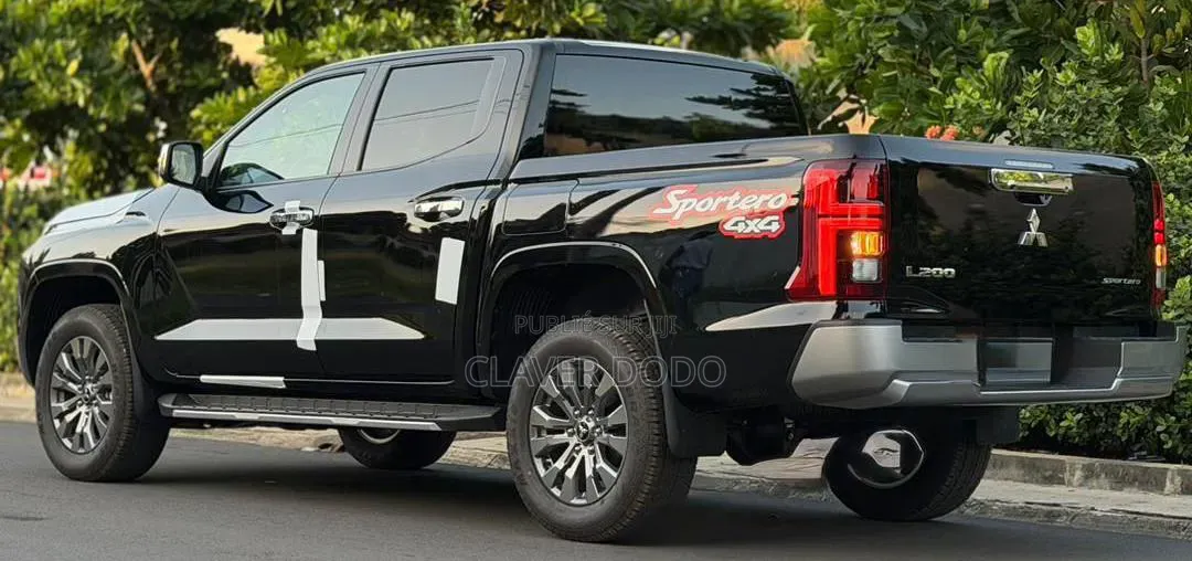 Nouveau Mitsubishi L200 2025 Noir