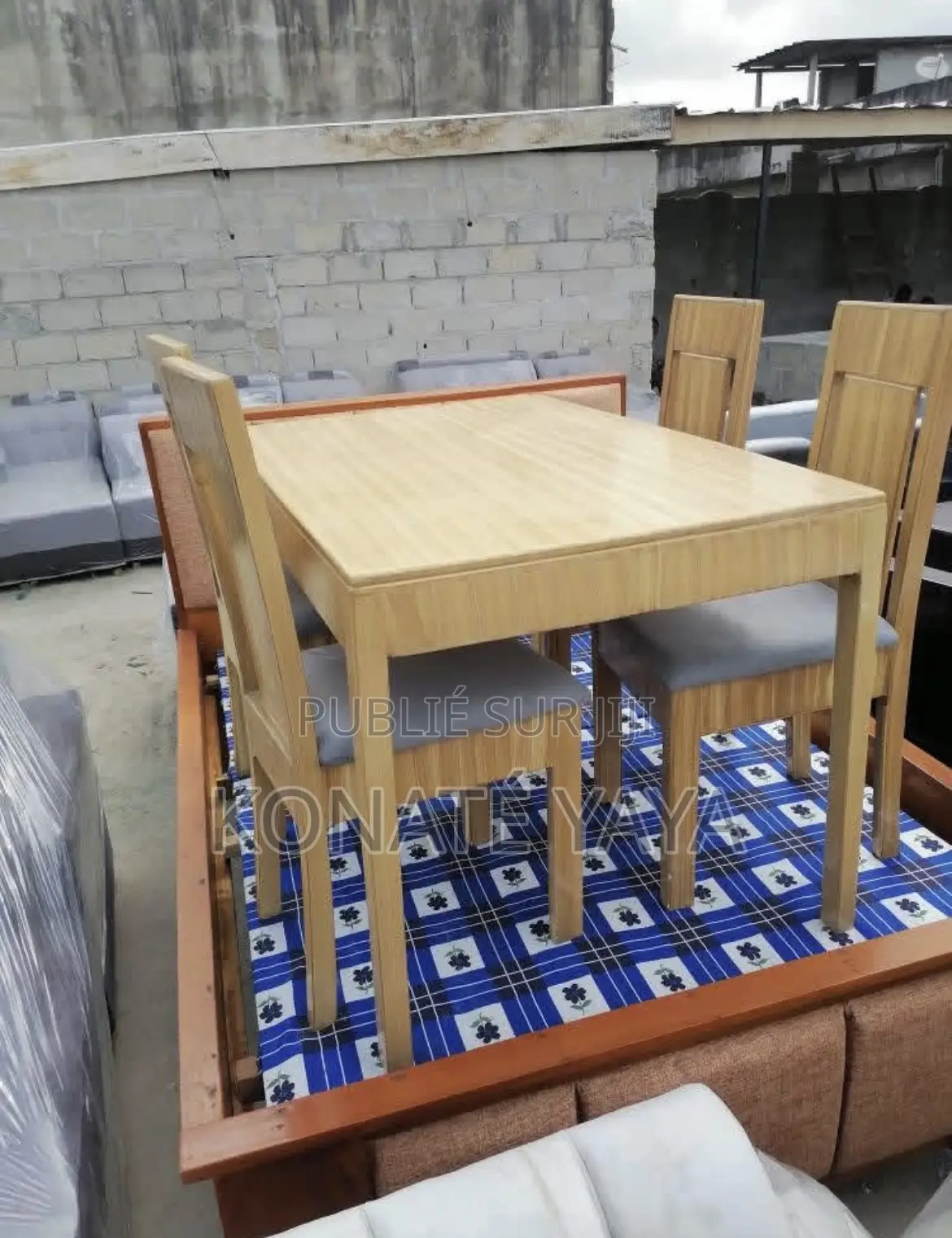 Table À Manger