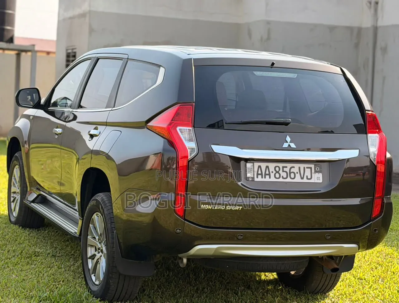 Mitsubishi Montero Sport 2021 Marron