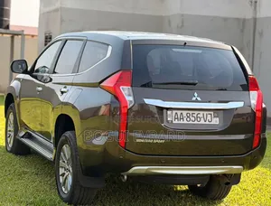 Mitsubishi Montero Sport 2021 Marron