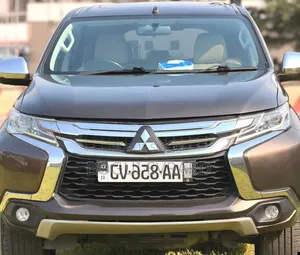 Mitsubishi Montero Sport 2021 Marron
