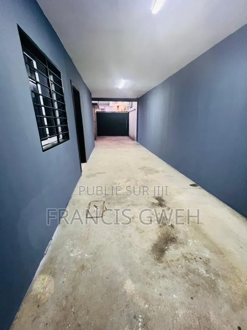 6chbre Duplex dans Francis Gweh, Cocody à Louer