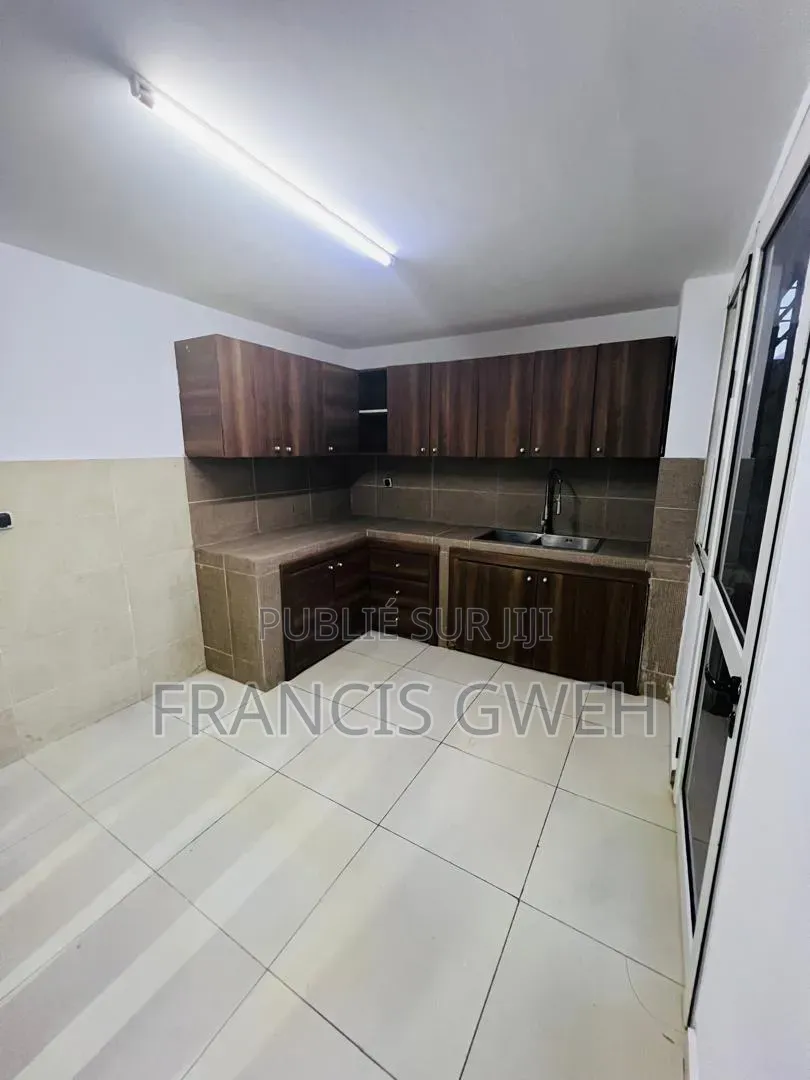 6chbre Duplex dans Francis Gweh, Cocody à Louer