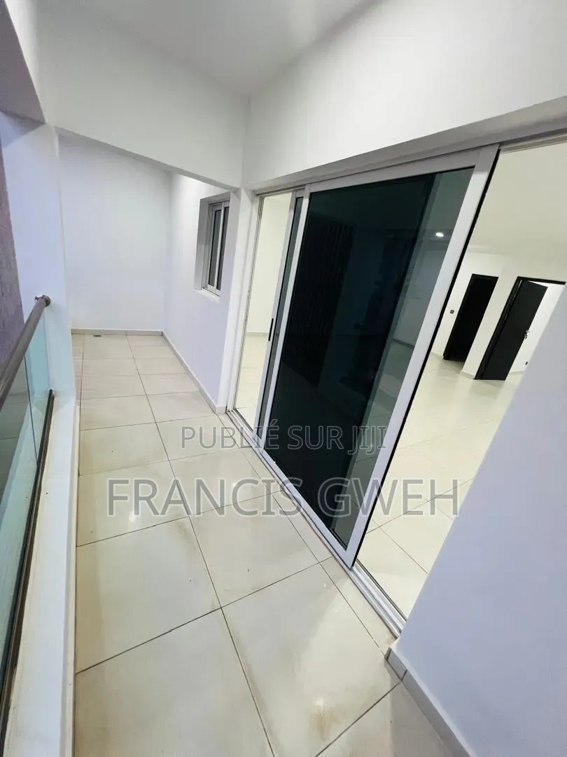 6chbre Duplex dans Francis Gweh, Cocody à Louer