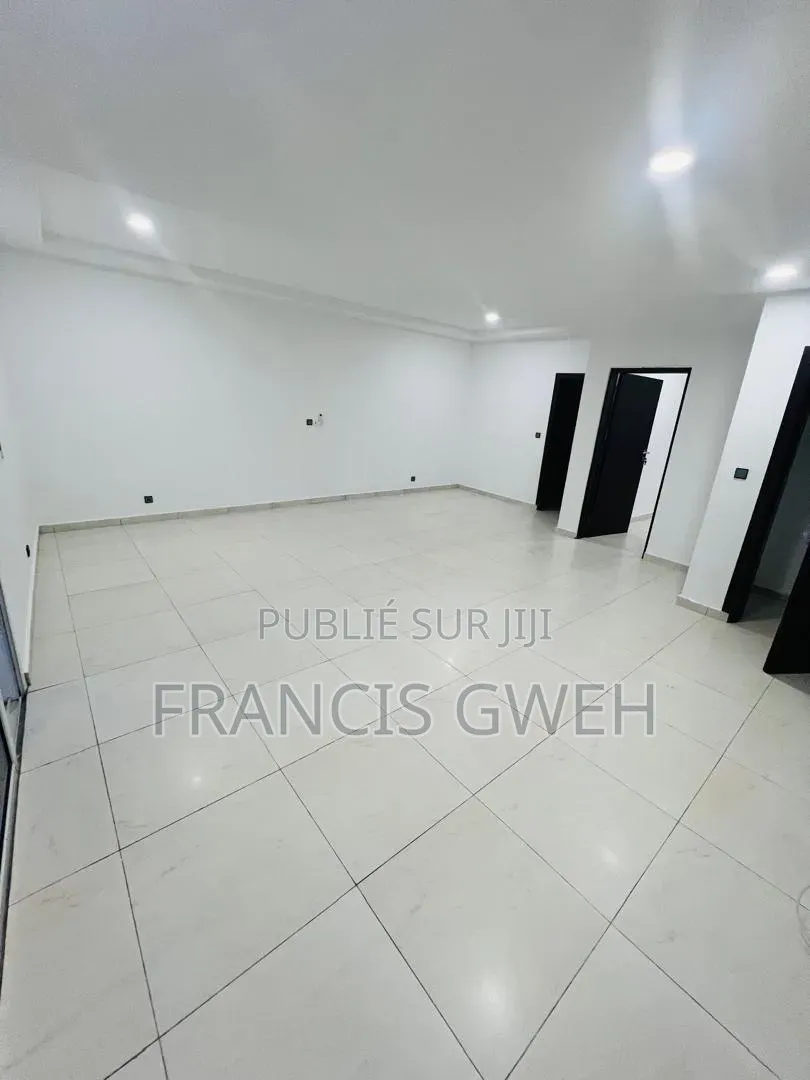 6chbre Duplex dans Francis Gweh, Cocody à Louer