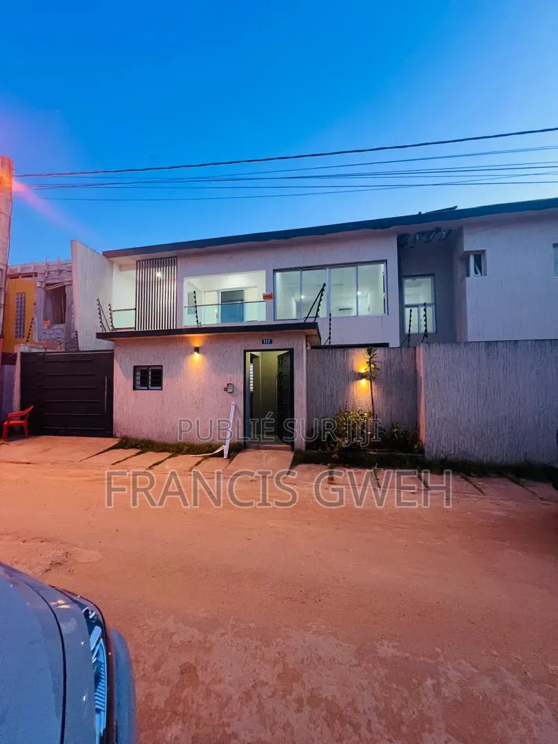 6chbre Duplex dans Francis Gweh, Cocody à Louer