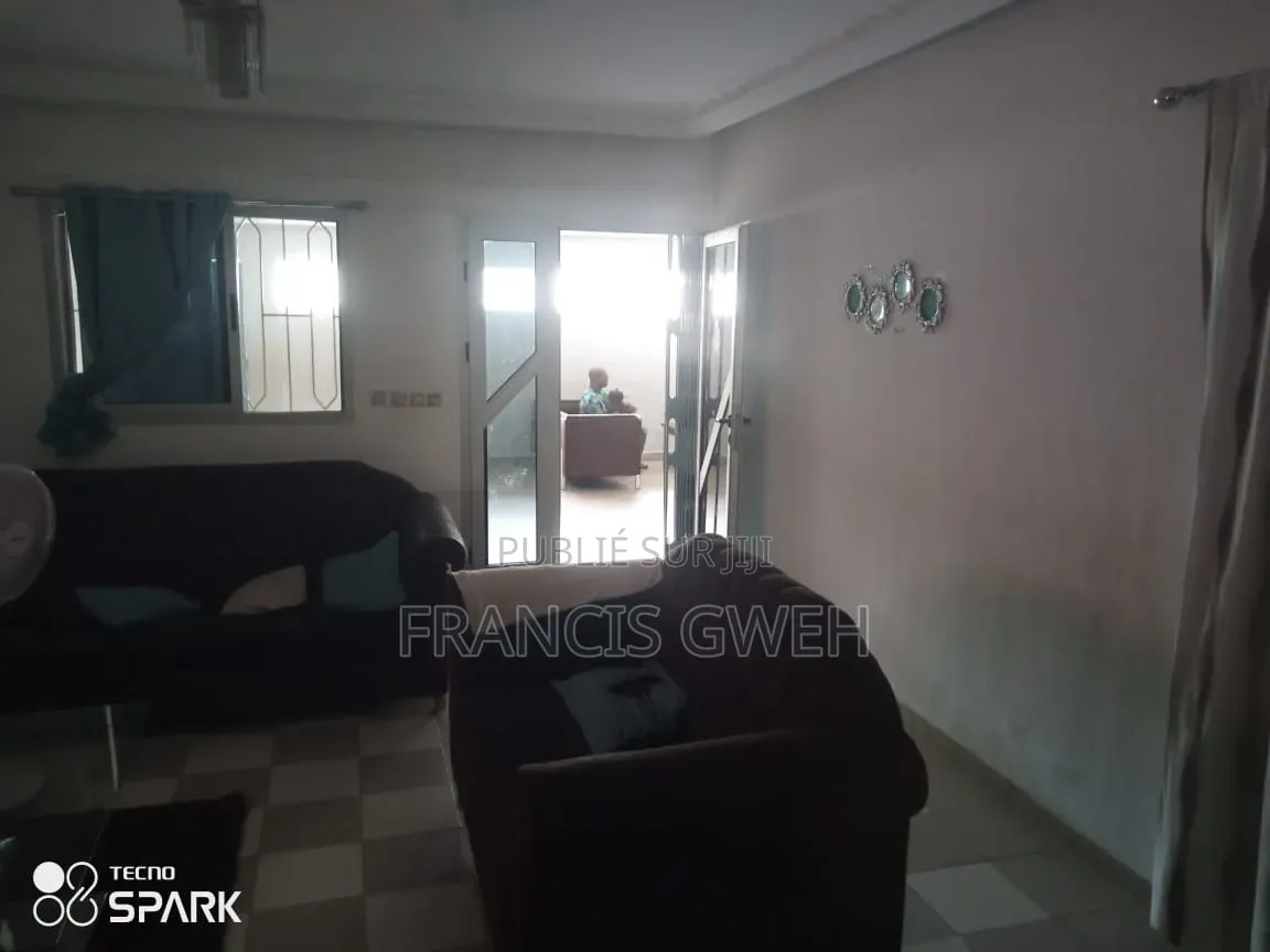 3chbre Villa dans Francis Gweh, Cocody à Vendre