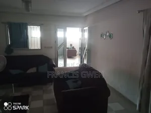 3chbre Villa dans Francis Gweh, Cocody à Vendre