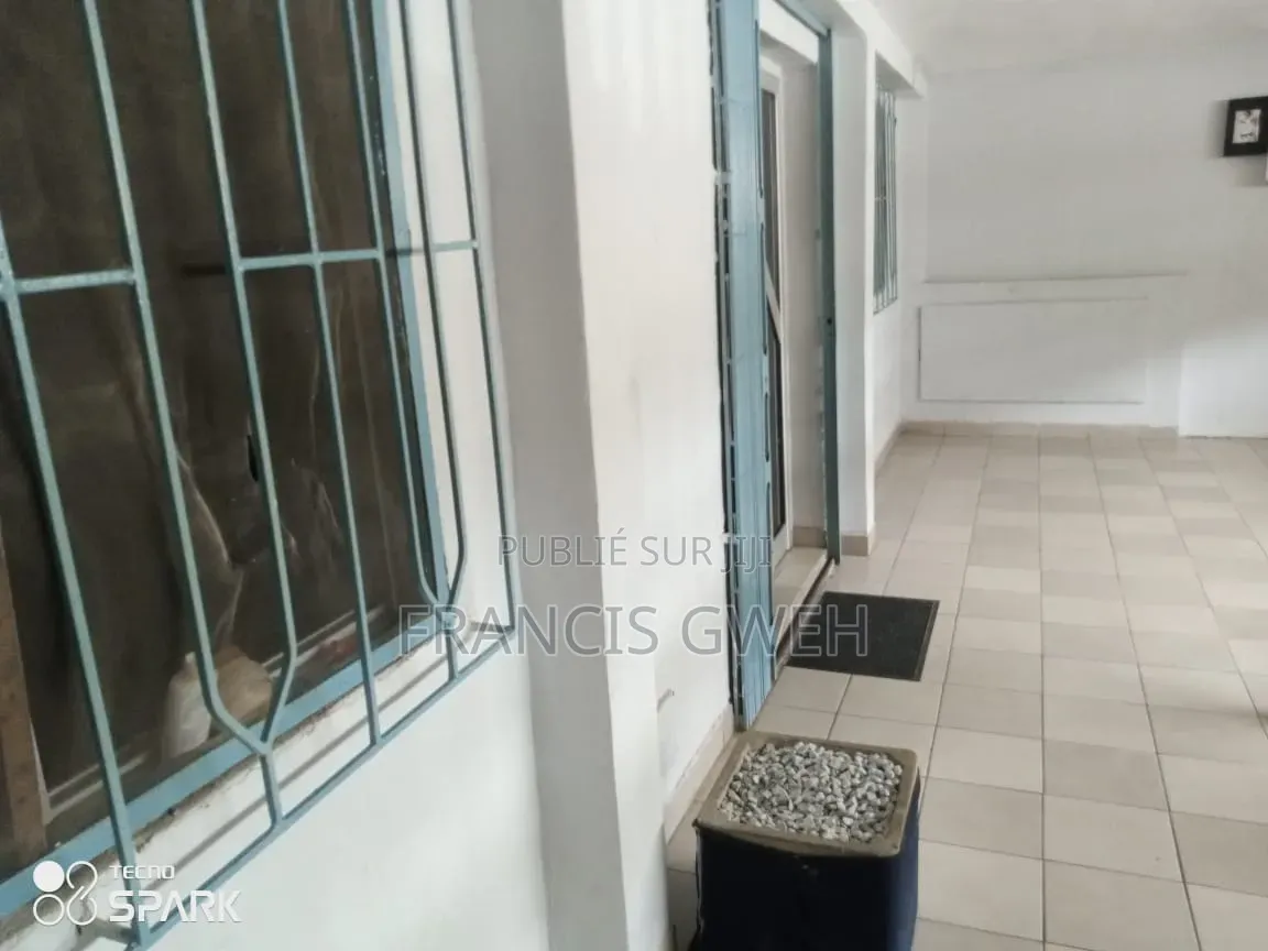 3chbre Villa dans Francis Gweh, Cocody à Vendre