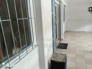 3chbre Villa dans Francis Gweh, Cocody à Vendre