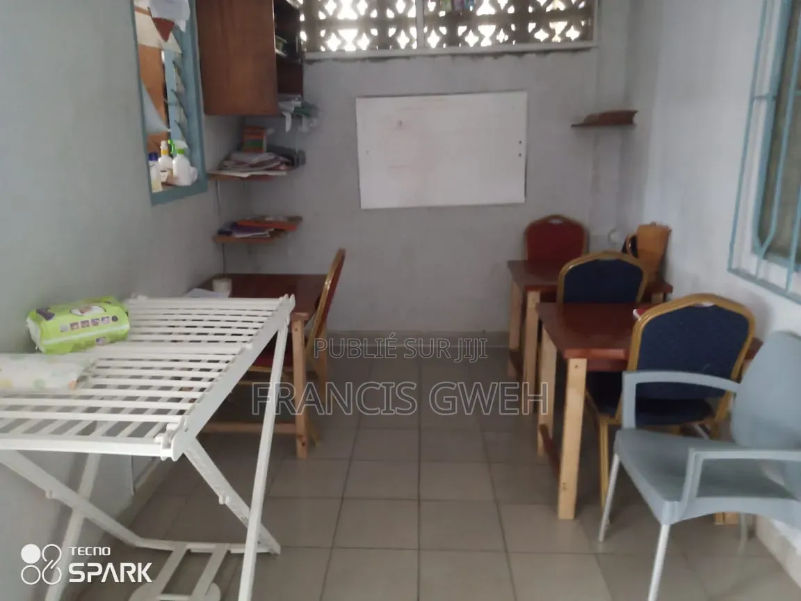 3chbre Villa dans Francis Gweh, Cocody à Vendre