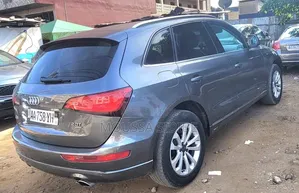 Audi Q5 2.0T Premium quattro 4dr SUV AWD (2.0L 4cyl Turbo 8A) 2014 Gris