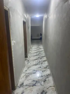 20chbre Blocs d'appartements dans Building House, Cocody à Vendre