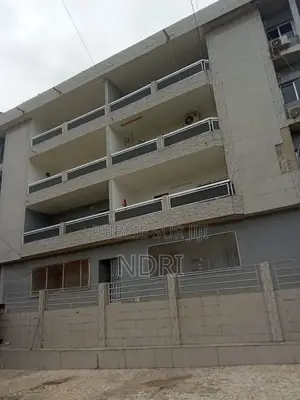 20chbre Blocs d'appartements dans Building House, Cocody à Vendre