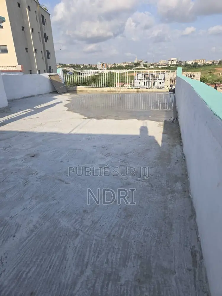20chbre Blocs d'appartements dans Building House, Cocody à Vendre