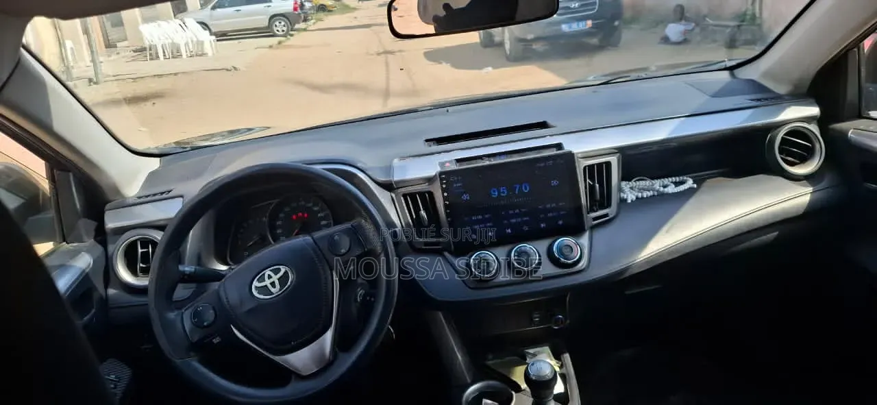 Toyota RAV4 LE 4dr SUV (2.5L 4cyl 6A) 2015 Noir