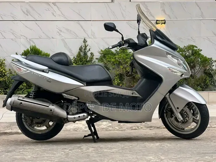 Nouveau Kymco Xciting 2025 Gris