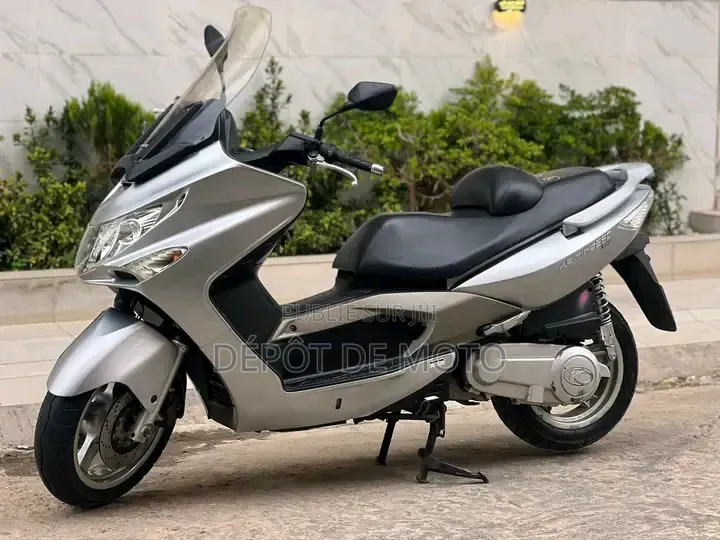 Nouveau Kymco Xciting 2025 Gris