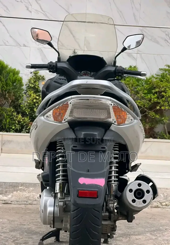 Nouveau Kymco Xciting 2025 Gris
