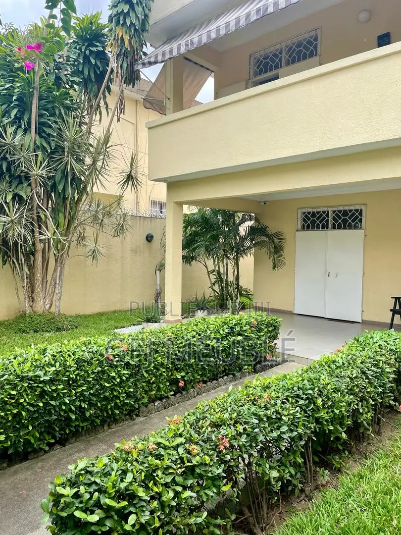 Meublé 3chbre Duplex dans Gfj Meublé, Cocody à Louer