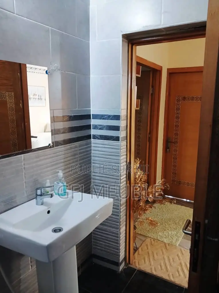Meublé 2chbre Appartement dans Gfj Meublé, Cocody à Louer