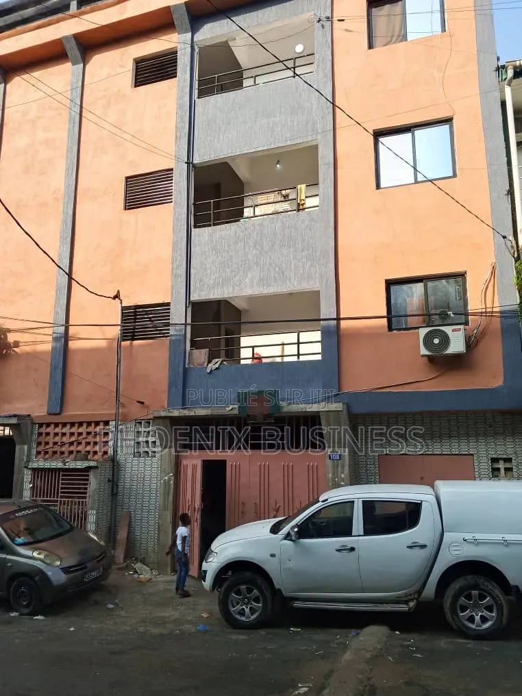 8chbre Blocs d'appartements dans Yopougon à Vendre