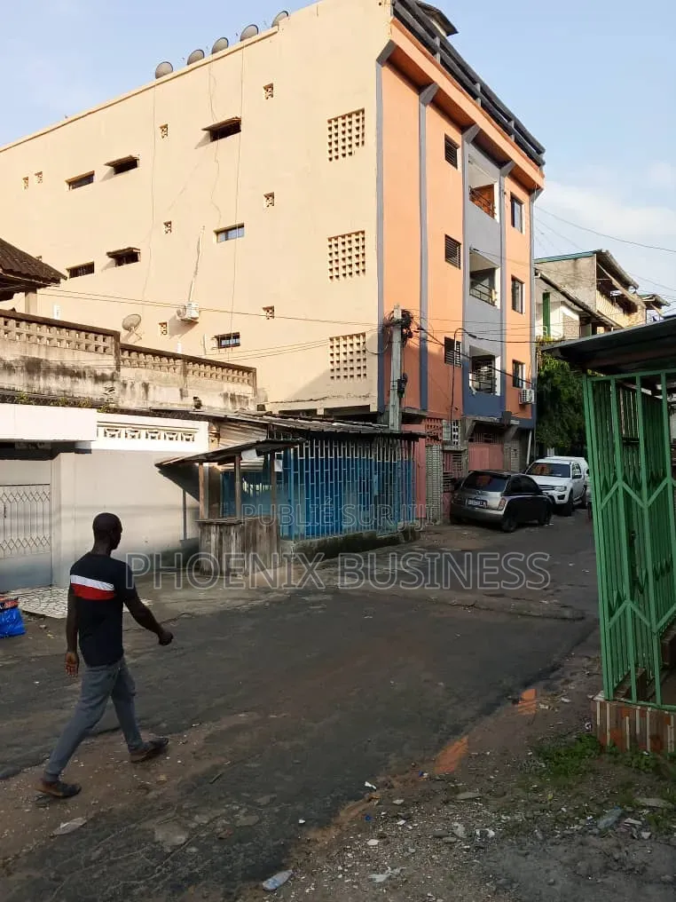 8chbre Blocs d'appartements dans Yopougon à Vendre