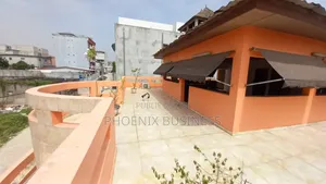 6chbre Villa dans Villa Triplex, Cocody à Vendre