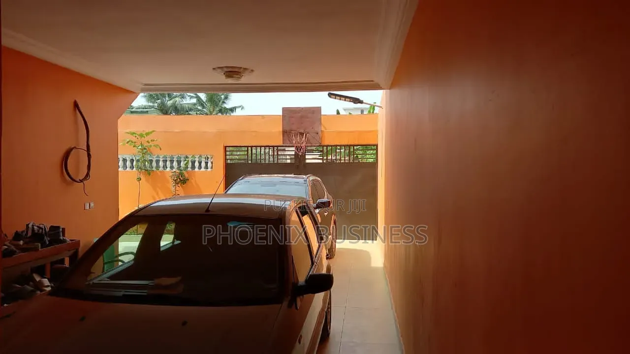 6chbre Villa dans Villa Triplex, Cocody à Vendre