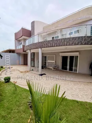 6chbre Villa dans Cocody à Vendre