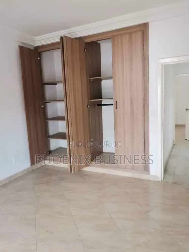6chbre Villa dans Cocody à Vendre