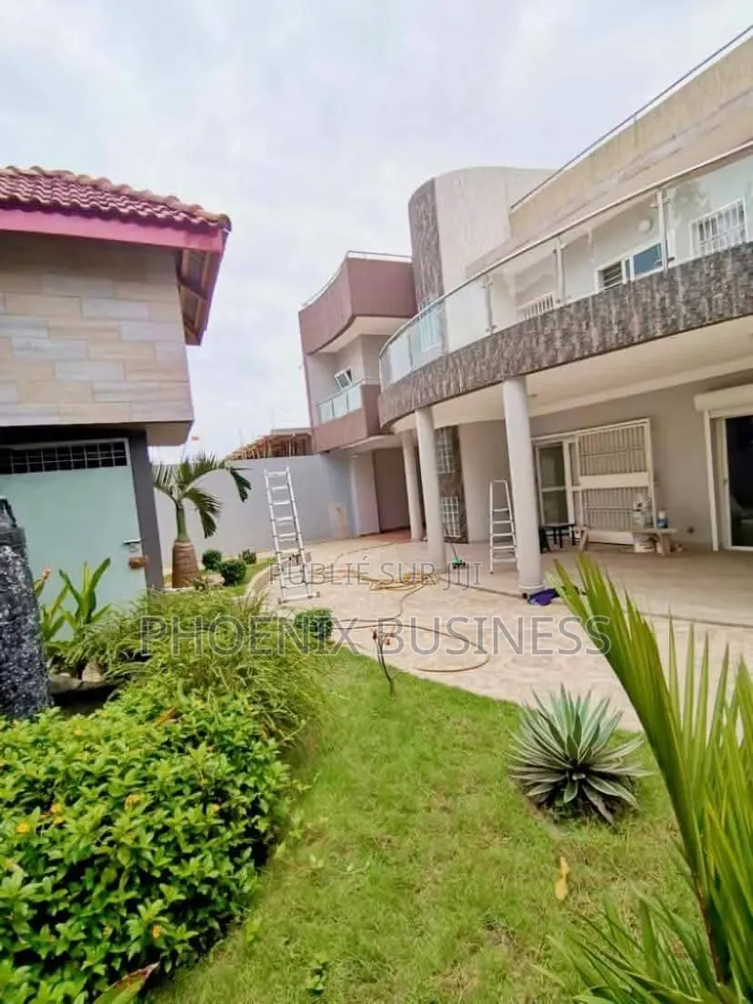 6chbre Villa dans Cocody à Vendre
