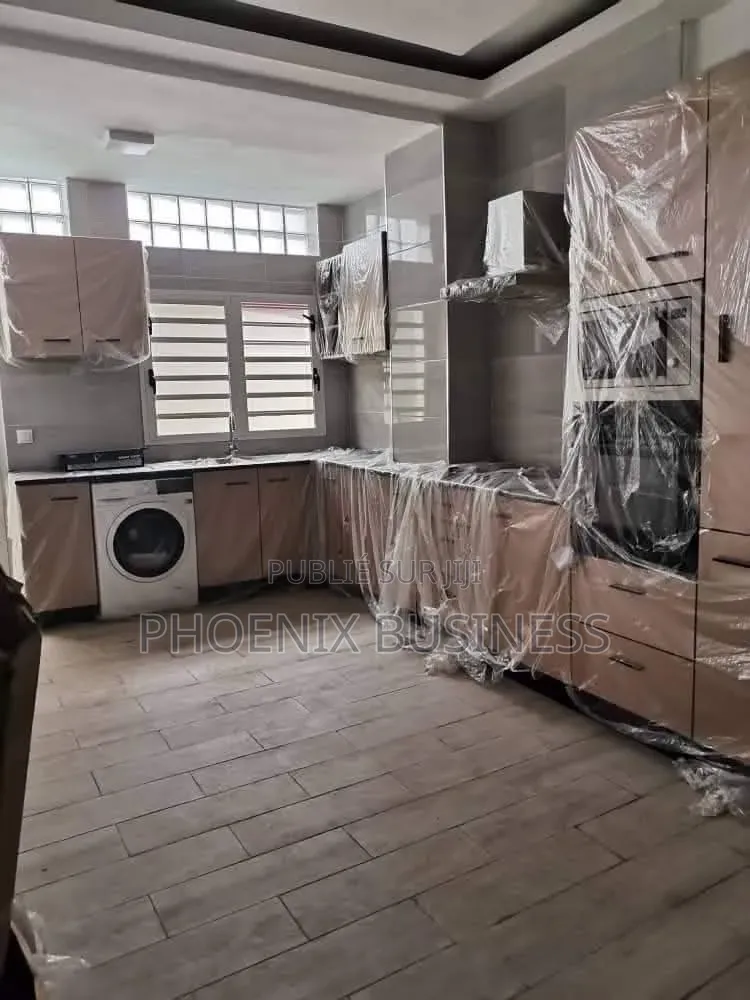 6chbre Villa dans Cocody à Vendre