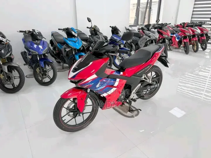 Nouveau Honda NC700X 2026 Rouge
