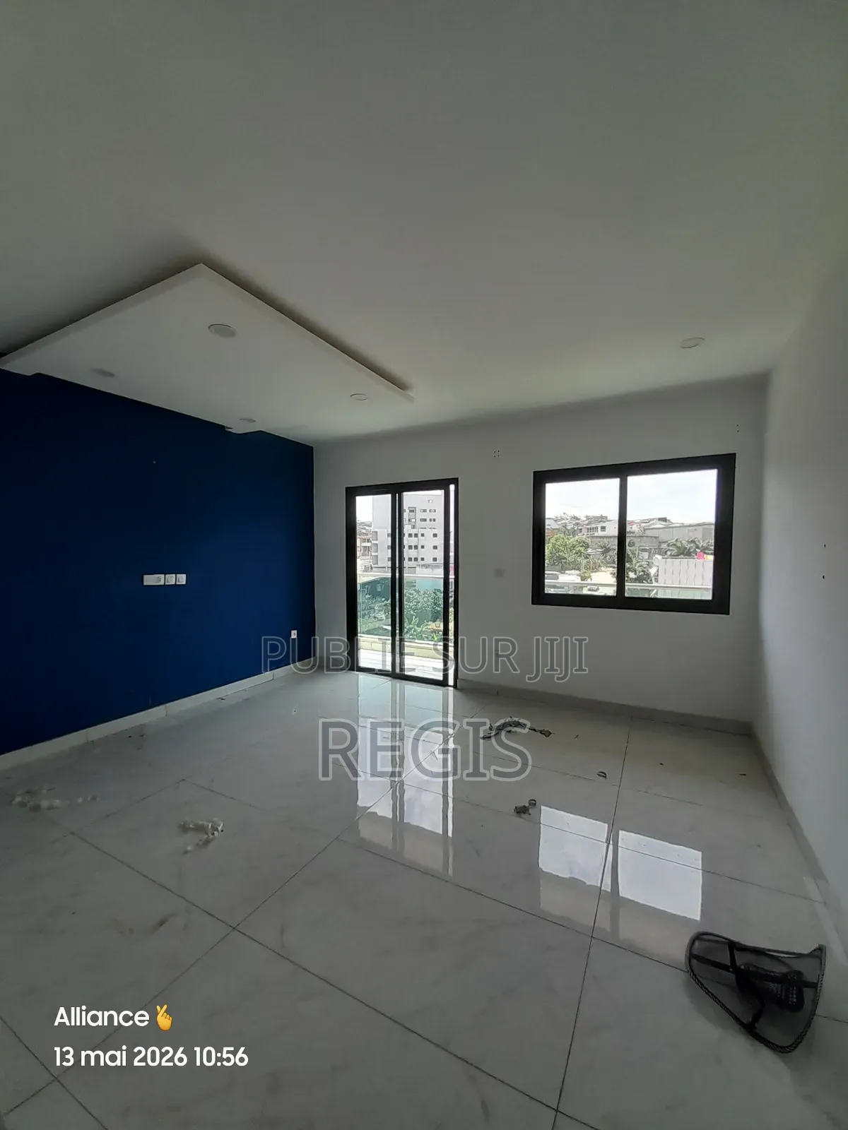 2chbre Appartement dans Immeuble Avec, Cocody à Louer