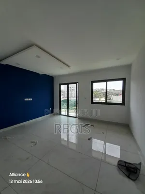 2chbre Appartement dans Immeuble Avec, Cocody à Louer