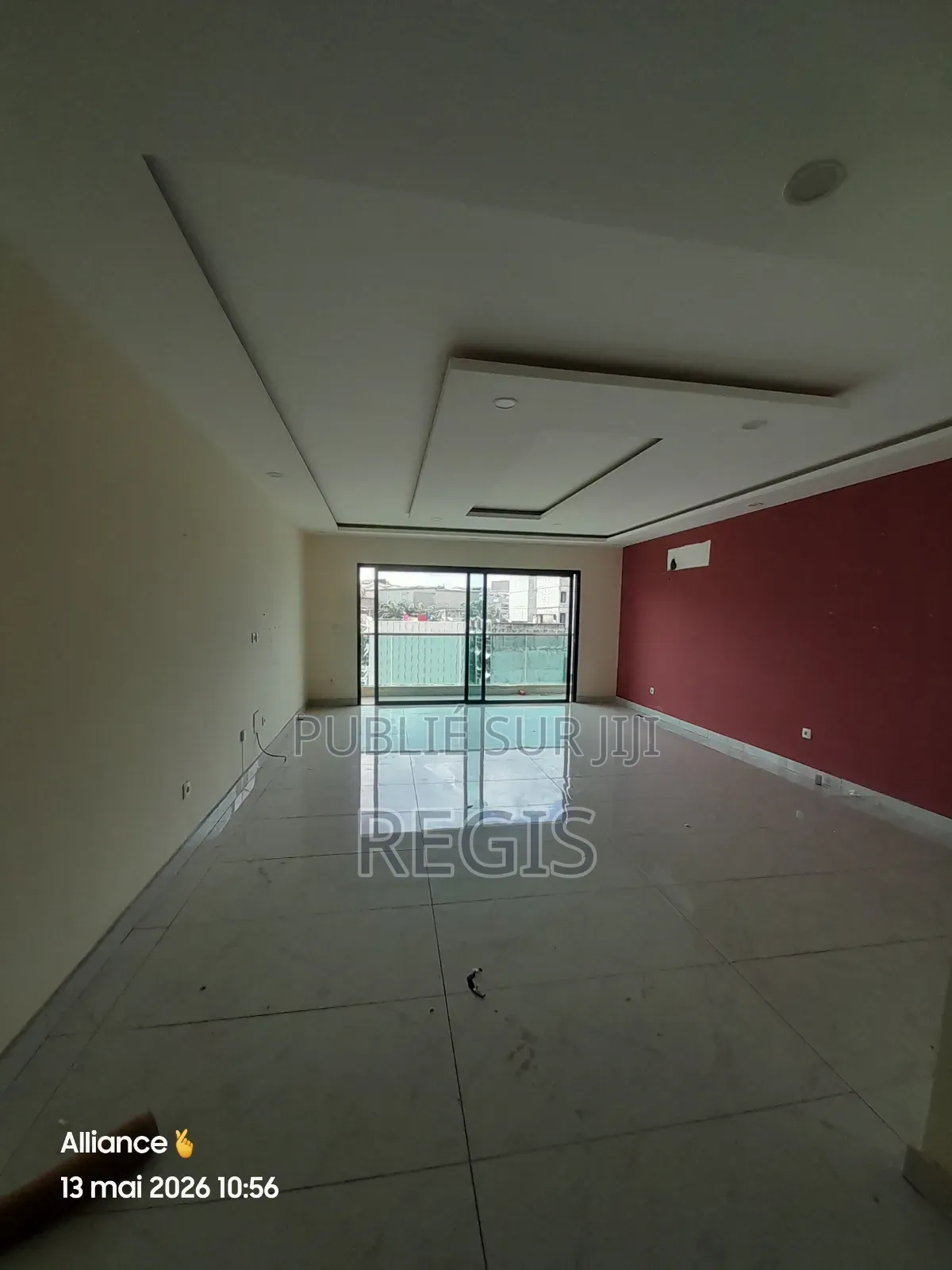 2chbre Appartement dans Immeuble Avec, Cocody à Louer