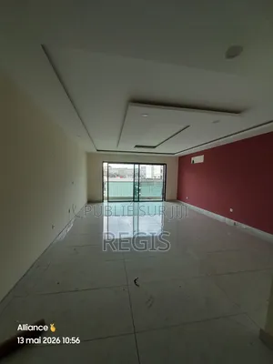 2chbre Appartement dans Immeuble Avec, Cocody à Louer