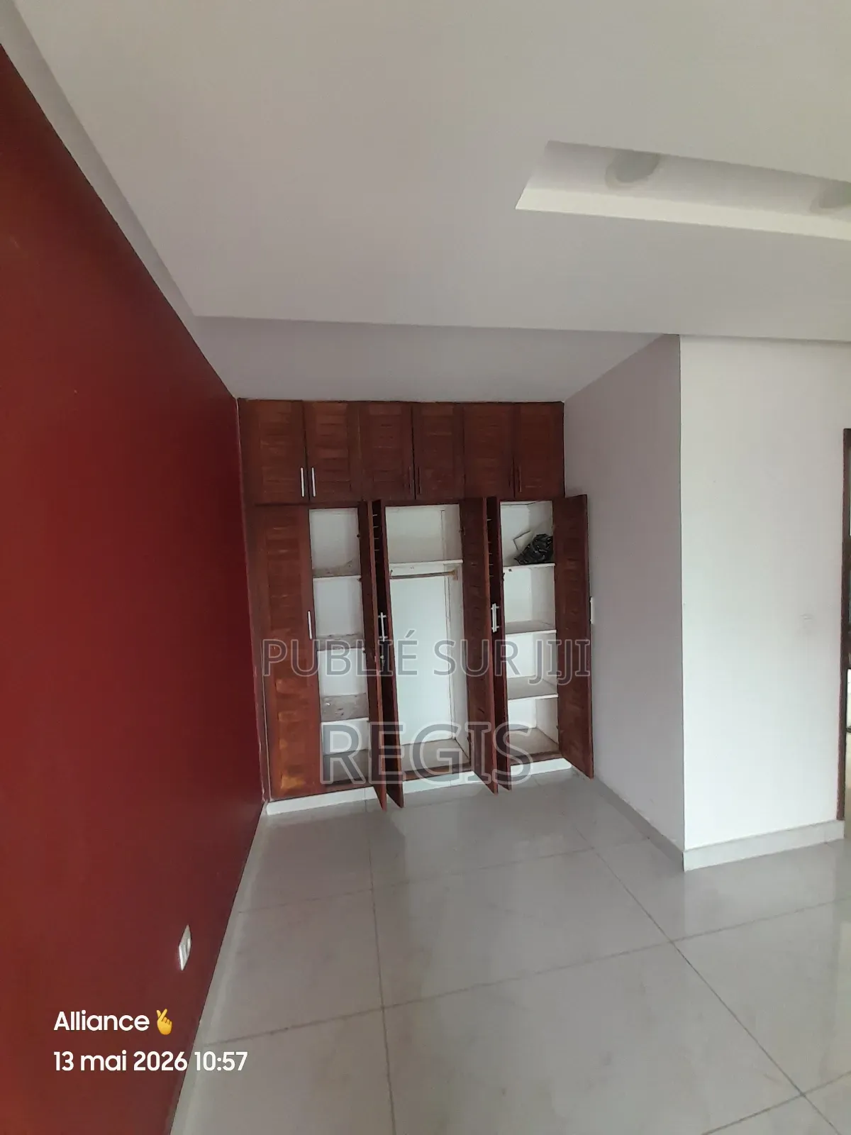 2chbre Appartement dans Immeuble Avec, Cocody à Louer