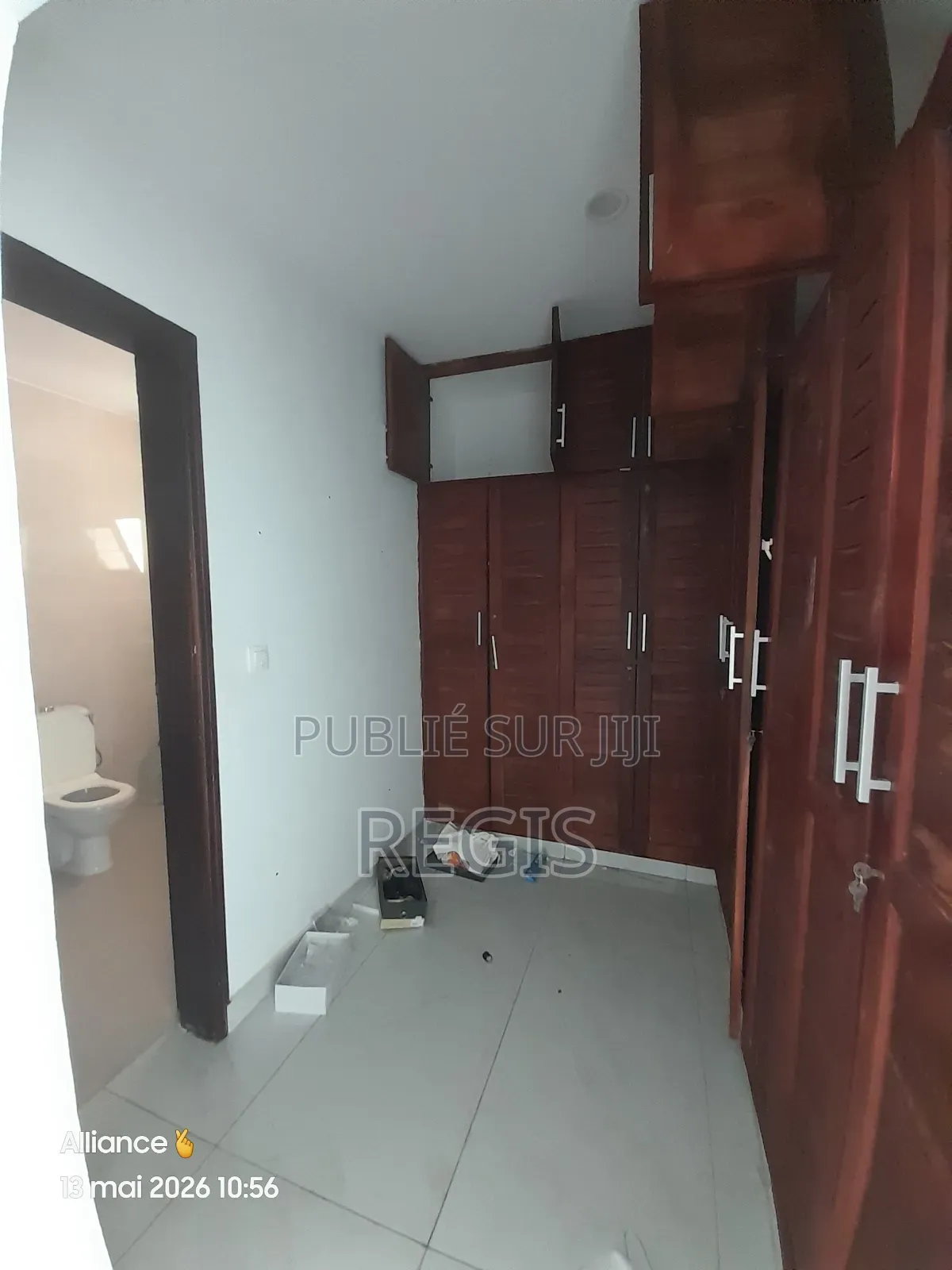 2chbre Appartement dans Immeuble Avec, Cocody à Louer