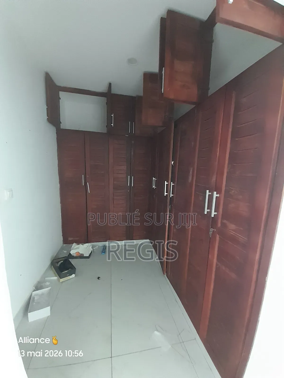 2chbre Appartement dans Immeuble Avec, Cocody à Louer