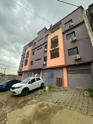 20chbre Blocs d'appartements dans Immeuble Entier À, Cocody à Louer