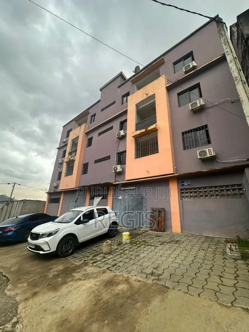 20chbre Blocs d'appartements dans Immeuble Entier À, Cocody à Louer