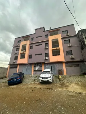 20chbre Blocs d'appartements dans Immeuble Entier À, Cocody à Louer