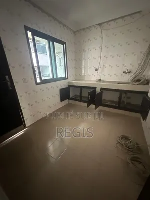 20chbre Blocs d'appartements dans Immeuble Entier À, Cocody à Louer
