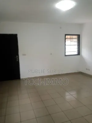 4chbre Maison dans Tccisarl, Cocody à Vendre