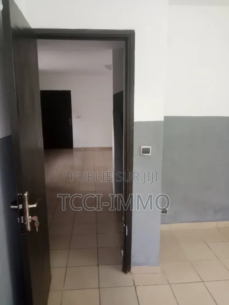 4chbre Maison dans Tccisarl, Cocody à Vendre